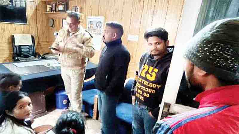 रामपुर के डकोलड़ में लोगों से पैसे इन्वेस्ट करवा कर लगाई करारी चपत