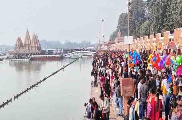 कुरुक्षेत्र ब्रह्मसरोवर तट पर अंतर्राष्ट्रीय गीता महोत्सव में पहुंचे लाखों पर्यटक