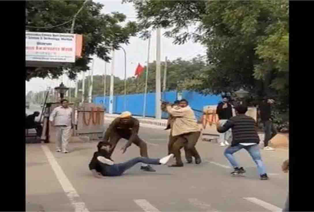विश्वविद्यालय में एंट्री को लेकर छात्रों एवं सुरक्षा कर्मियों में विवाद