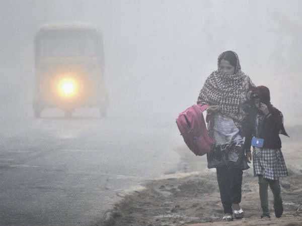 घने कोहरे के साथ ठिठुरन, तापमान में गिरावट जारी