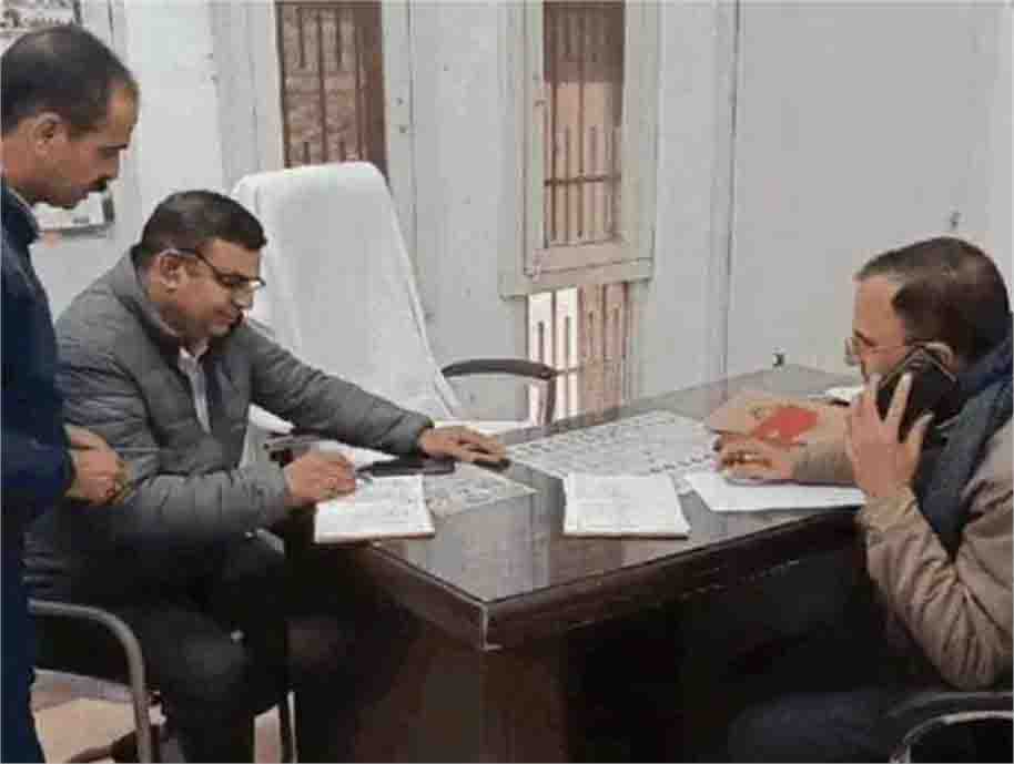 RTO कार्यालय में CM Flying की छापेमारी, खंगाली गई हैवी लाइसेंस