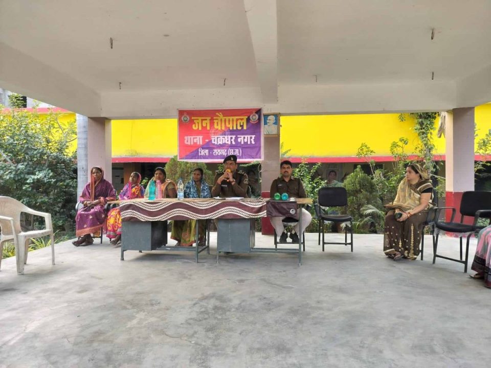 महिलाओं को नशे के खिलाफ एकजुट करने पुलिस का जागरूकता अभियान