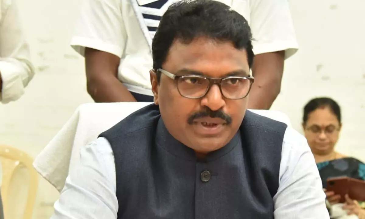 सरकार ने औद्योगिक विकास को बढ़ावा देने के लिए भूमि की कीमत कम करने का आग्रह किया