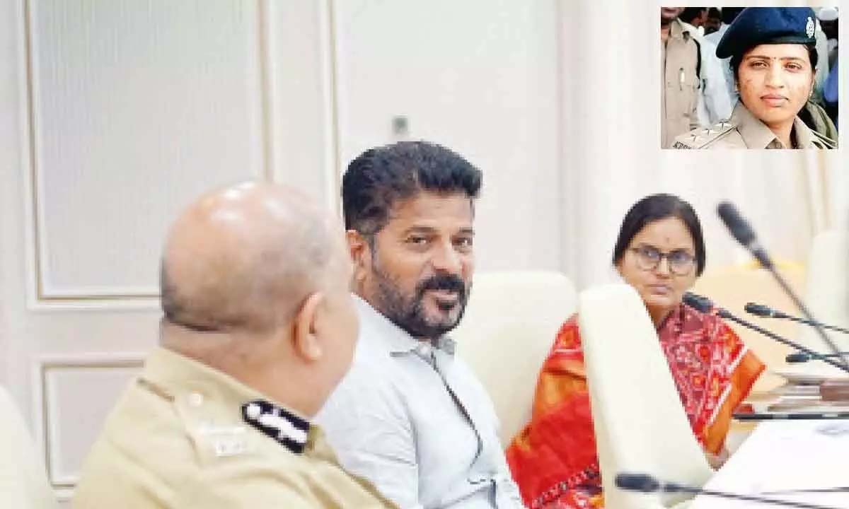 मुख्यमंत्री ने पूर्व डीएसपी और तेलंगाना कार्यकर्ता नलिनी को सरकारी नौकरी की पेशकश की