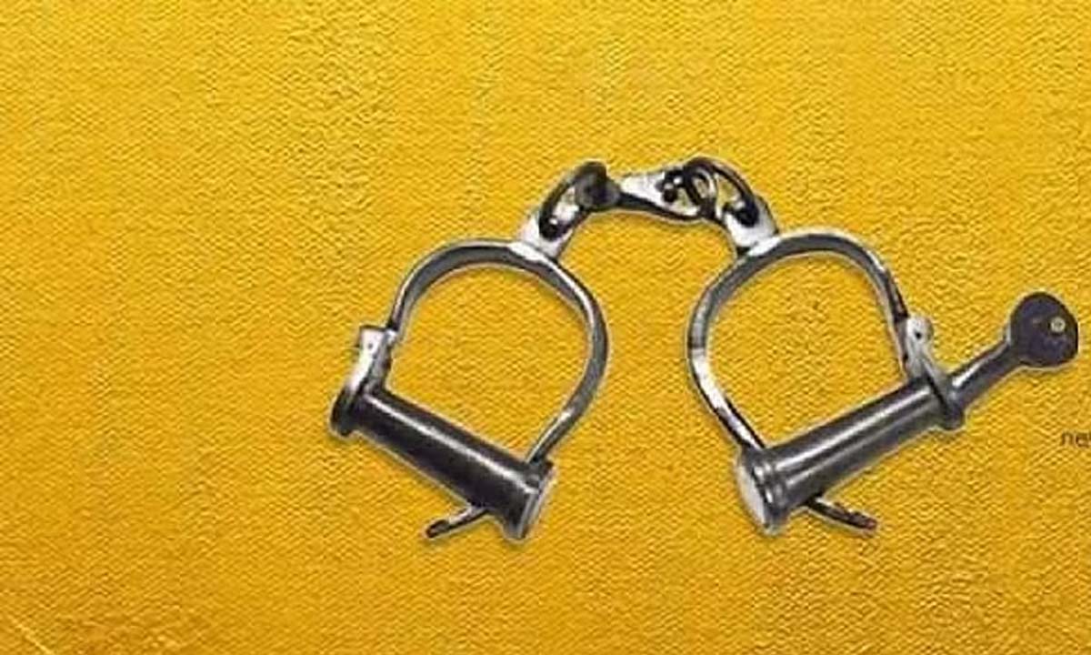 बिजनेसमैन को हनी ट्रैप में फंसाने के आरोप में महिला, पति गिरफ्तार