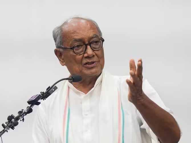 भाजपा सरकार ने जम्मू-कश्मीर के संवेदनशील मामले को असंवेदनशील तरीके से संभाला : दिग्विजय