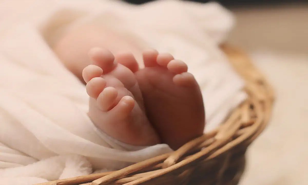 सांस की बीमारी ठीक करने नवजात को लोहे की छड़ से दागा, मासूम की दर्दनाक मौत
