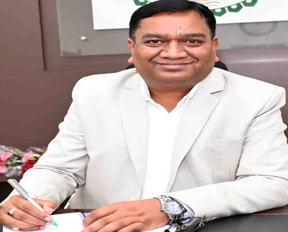 कलेक्टर ने सफलतापूर्वक निर्वाचन संपन्न होने पर सभी को धन्यवाद दिया