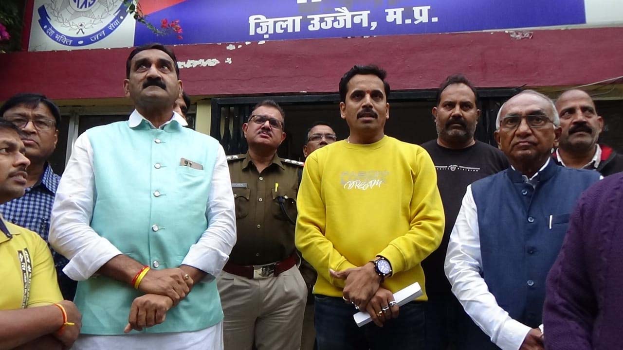 लव जिहाद को रोकने हेतु प्रशासन को सकल जैन समाज ने दिया ज्ञापन