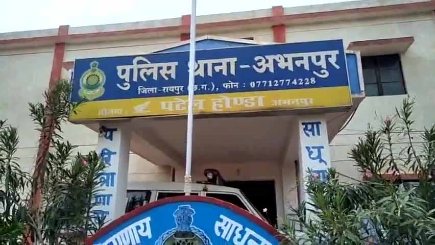 रायपुर : पति और पत्नी बाइक की ठोकर से घायल