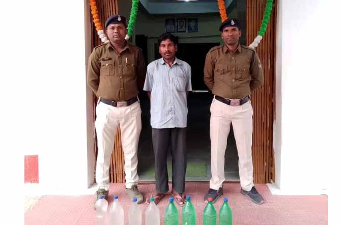कटघोरा में महुआ शराब के साथ आरोपी गिरफ्तार