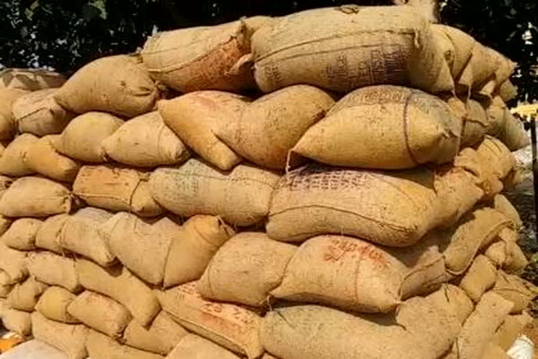 150 बोरी धान छत्तीसगढ़ में खपाने की कोशिश, प्रशासनिक टीम ने पिकअप को पकड़ा