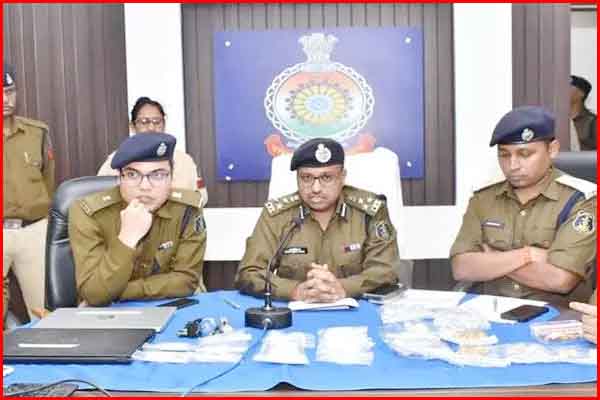 रास्ते में कैमरा बेच रहे युवक निकले महाचोर, पुलिस ने किया कारनामें का खुलासा