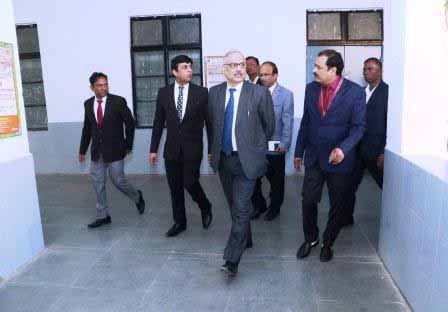 न्यायाधीश रमेश सिन्हा ने किया जिला न्यायालय परिसर का निरीक्षण