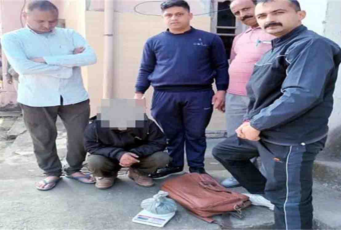 पुलिस ने गाड़ी से पकड़ी 631 ग्राम चरस, चालक सहित 2 गिरफ्तार