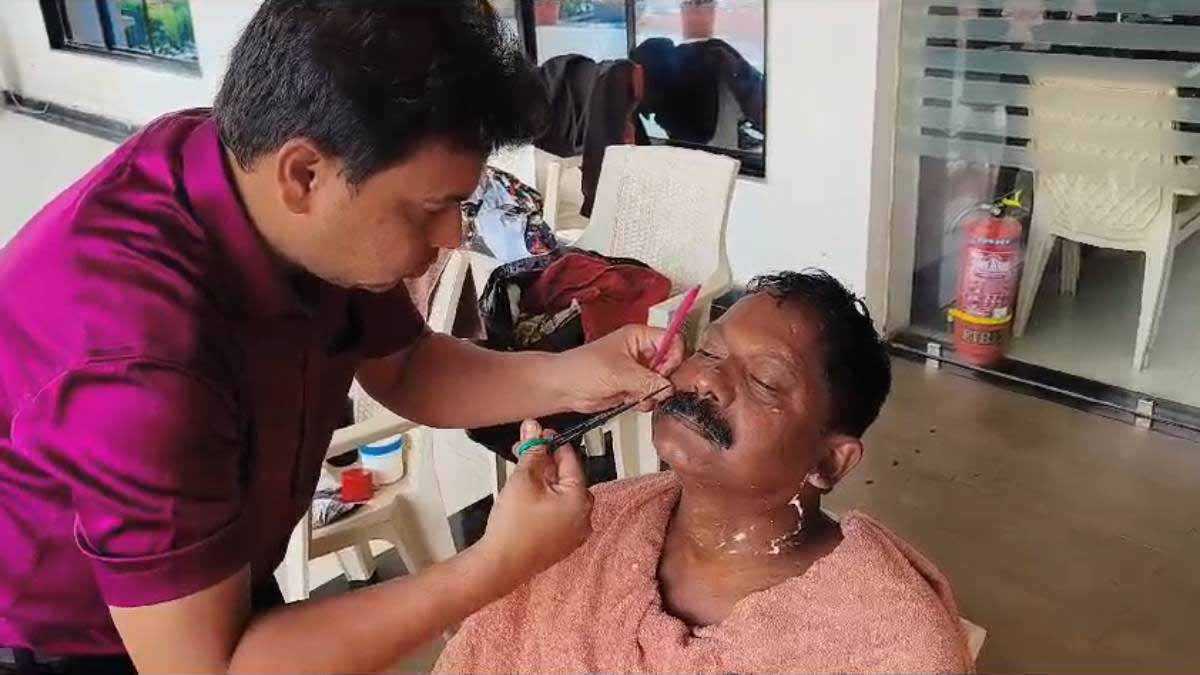सिर्फ कैंची चलवाया, अमरजीत भगत बोले - मूंछ मुड़वाने की बात पर हूँ कायम