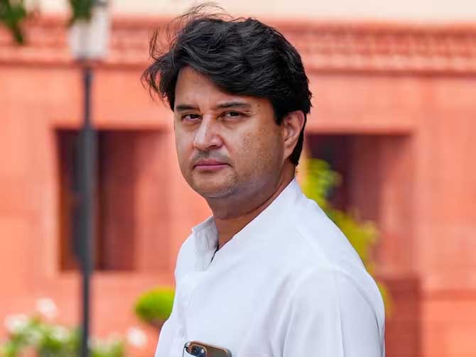 कांग्रेस की कमजोरी रणनीति ने सिंधिया को किया मजबूत