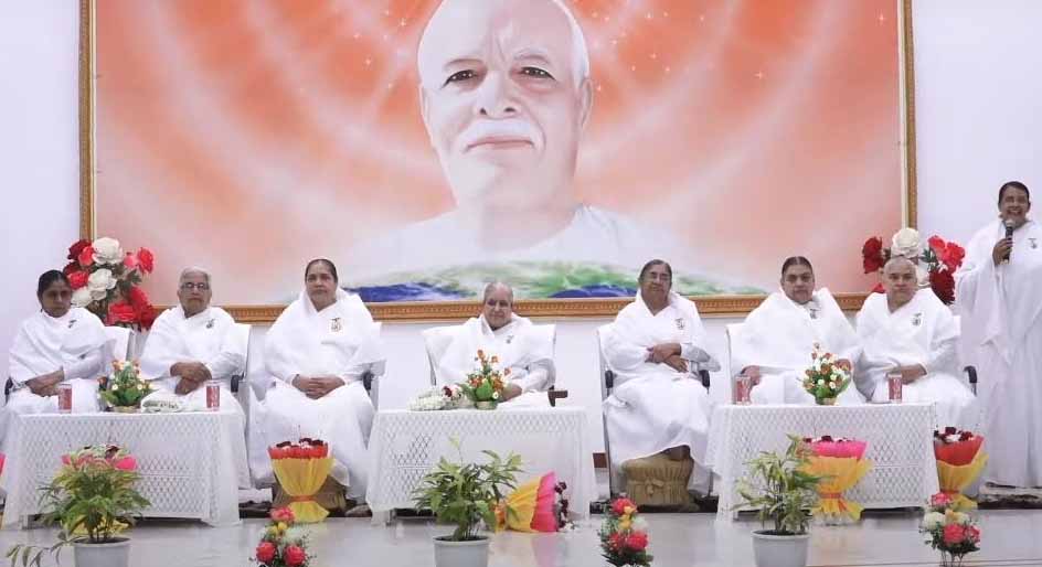 दूसरों के अवगुण को देखकर हमारा ब्लड प्रेशर, हार्टबीट बढ़ता है इसलिए खुद के ऊपर खुद कृपा दृष्टि करो : राजयोगिनी