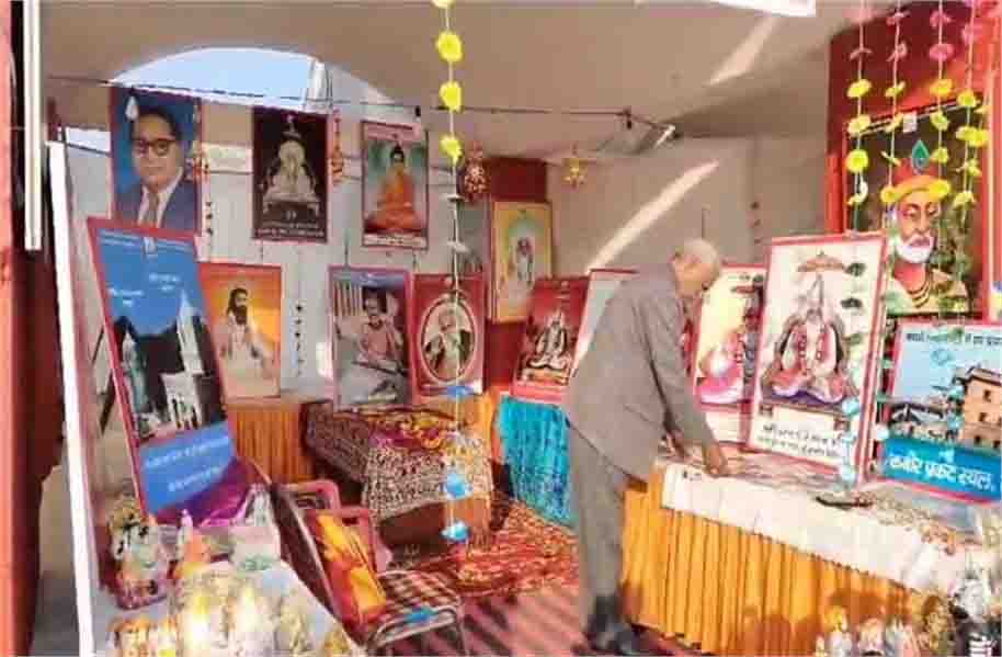 अंतरराष्ट्रीय गीता महोत्सव में लगाई गई संत कबीर की शिक्षाओं एवं साहित्य की प्रदर्शनी