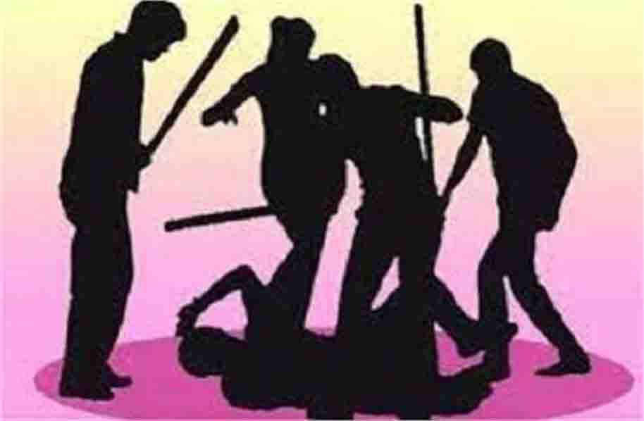 टोलकर्मियों ने गाड़ी चालक को पीटा, मारपीट का वीडियो सोशल मीडिया पर वायरल