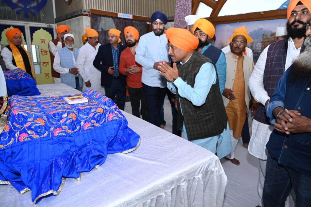 तेलीबांधा गुरूद्वारा पहुंचे मु्ख्यमंत्री विष्णु देव साय