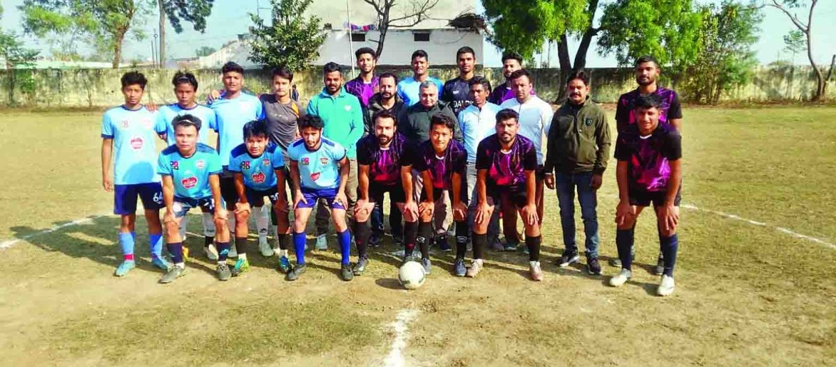फुटबाल टूर्नामेंट में खिलाडिय़ों ने बहाया पसीना