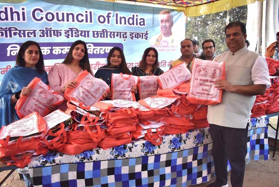 सिंधी काउंसिल द्वारा दूसरे दिन भी जरूरतमंद को किया गया कंबल वितरण