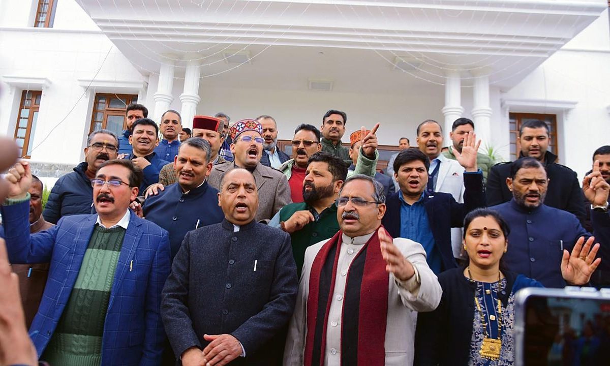 बीजेपी ने बेरोजगारी का मुद्दा उठाया, वॉकआउट किया