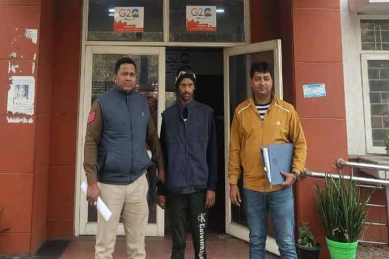 ई-रिक्शा चालक ने काटा ATM मशीन, गिरफ्तार
