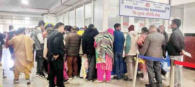 आईजीएमसी में डाक्टरों की छुट्टियों से मरीजों के छूट रहे पसीने