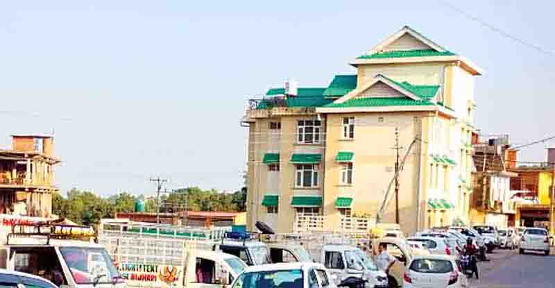 मुहूर्त के फेर में बिझड़ी में आयुर्वेदिक अस्पताल