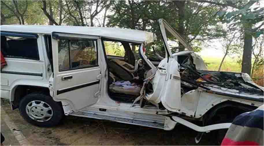 बोलरो कार को अज्ञात वाहन ने मारी टक्कर, 3 की मौत