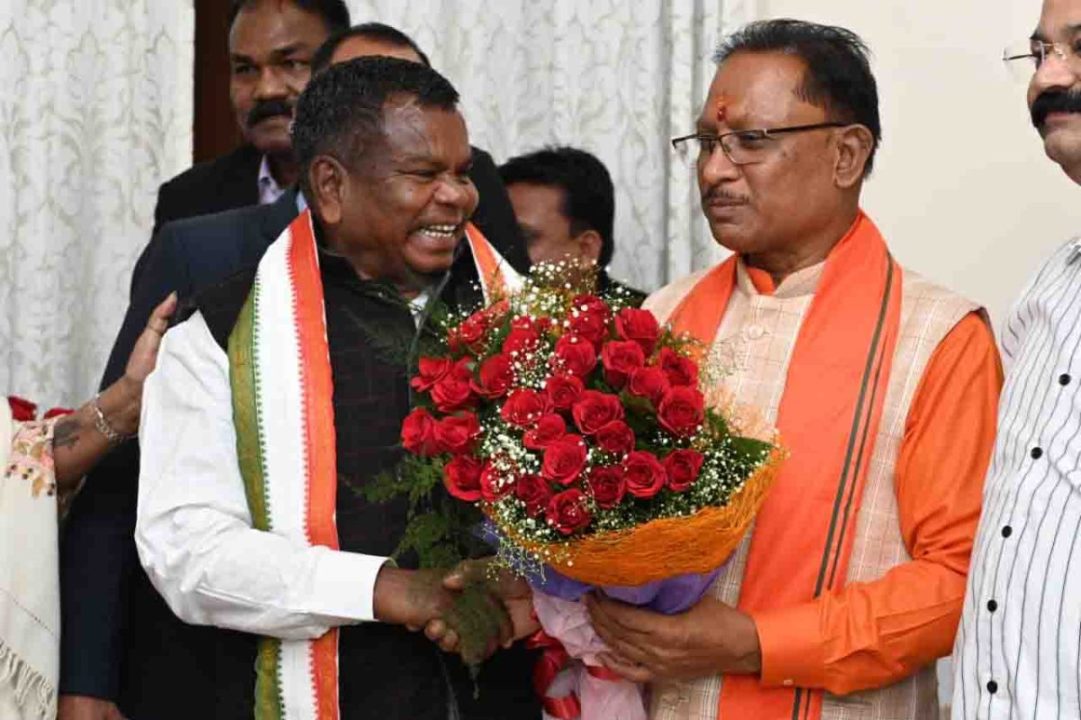कवासी लखमा ने मनोनीत मुख्यमंत्री विष्णुदेव से की मुलाकात