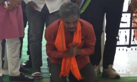 विधायक ईश्वर साहू ने विधानसभा के चौखट का किया प्रणाम