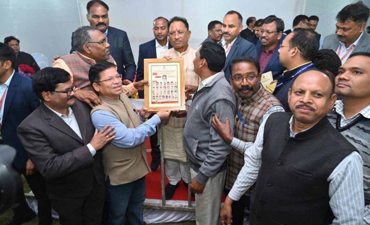 अनुसूचित जनजाति शासकीय सेवक संघ के प्रतिनिधि मंडल ने मुख्यमंत्री से की मुलाकात