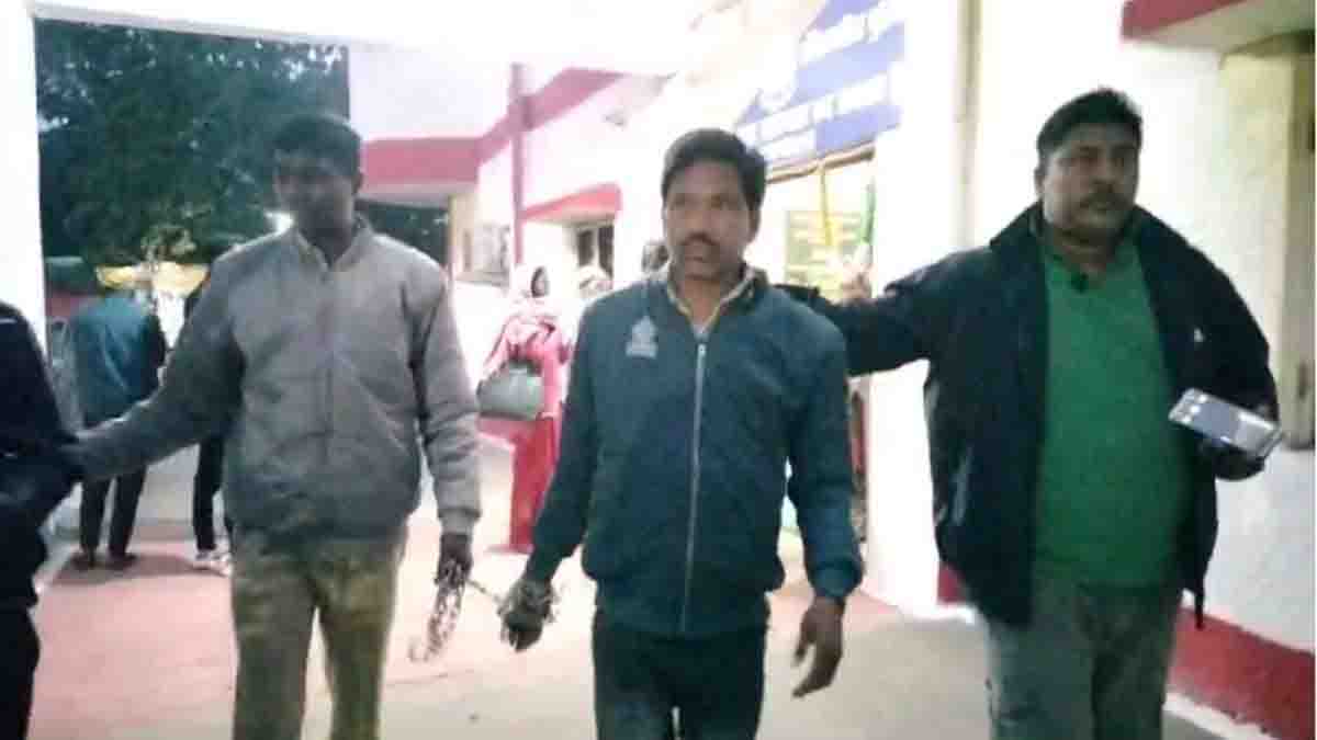 कलयुगी पिता ने सौतेली बेटी से की अश्लील हरकत, गिरफ्तार