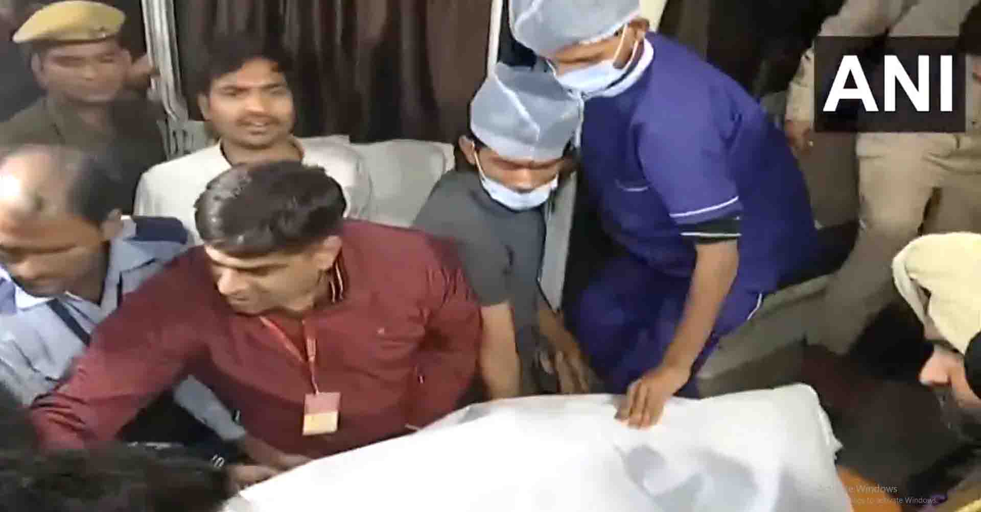 सुखदेव सिंह गोगामेड़ी के शव को SMS अस्पताल लाया गया, होगा पोस्टमार्टम