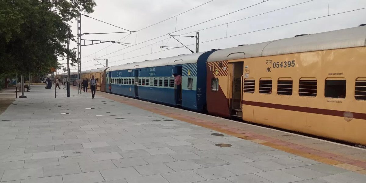 दुर्ग-कानपुर-दुर्ग ट्रेनों को हमीरपुर रोड स्टेशन पर मिला ठहराव