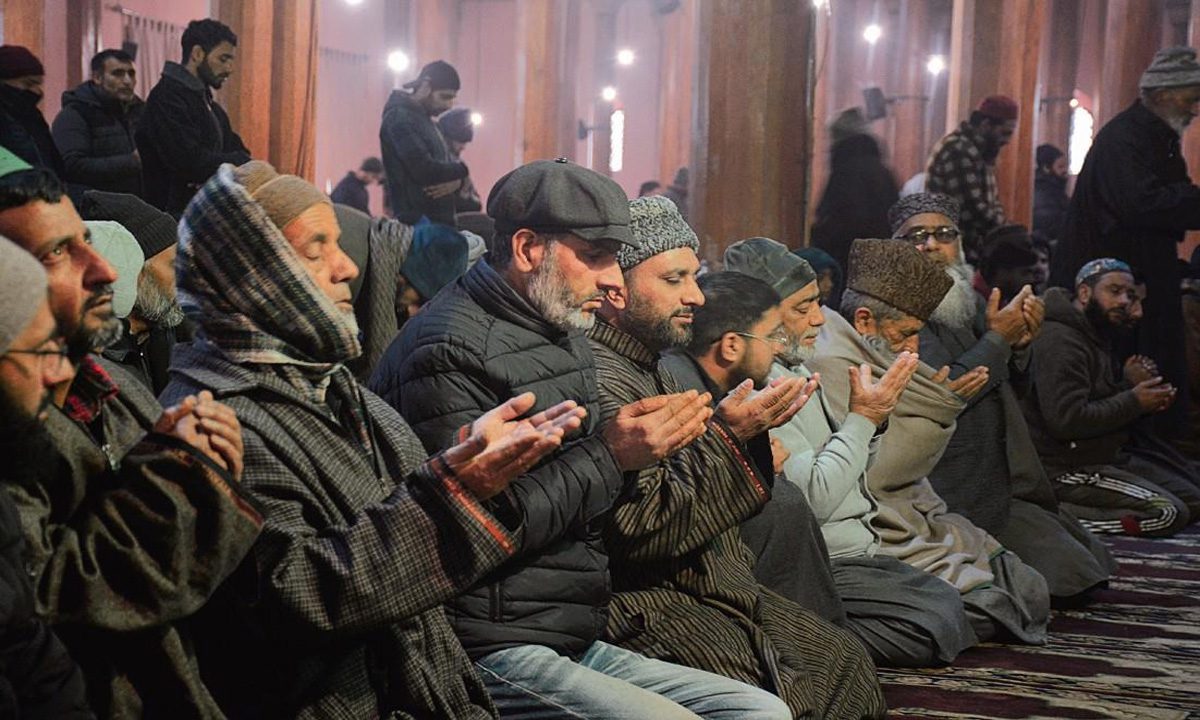 10 सप्ताह के बाद, श्रीनगर की जामिया मस्जिद में शुक्रवार की नमाज की अनुमति दी गई