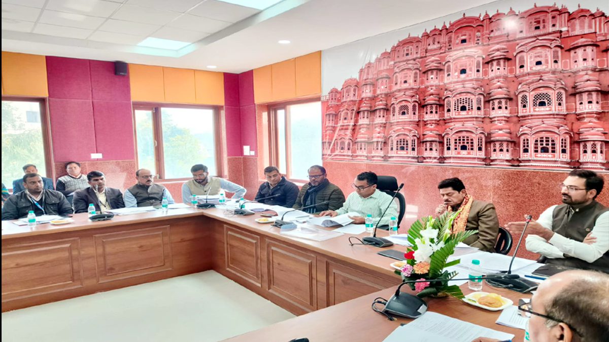 Jaipur : विकसित भारत संकल्प यात्रा के दौरान बैंक अधिकारी ज्यादा से ज्यादा लोगों तक पहुंचाएं राहत - जिला कलक्टर