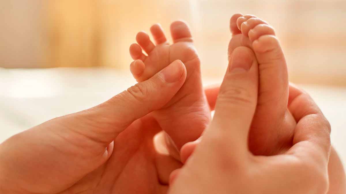 सफाईकर्मी को लावारिस हालत में मिली बच्ची, कूड़े के ढेर से आ रही थी आवाज