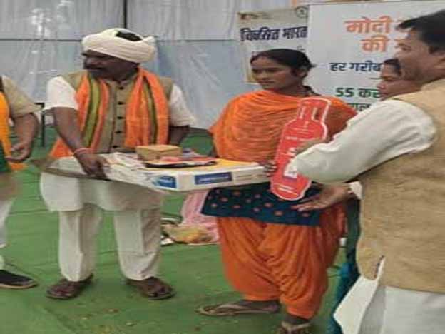 राजकुमारी को गैस चूल्हा मिलने से धुंआ से मिली राहत