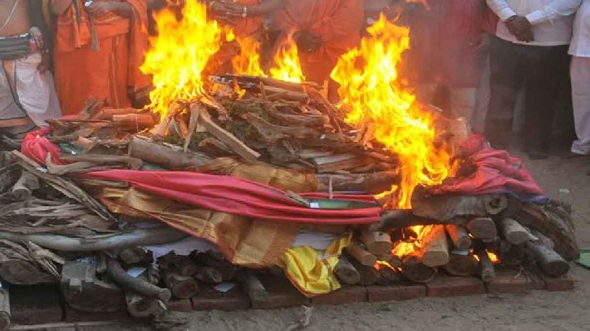 अंतिम संस्कार होने के 1 साल बाद जिंदा लौटा बेटा, परिवार में लौंटी खुशियां