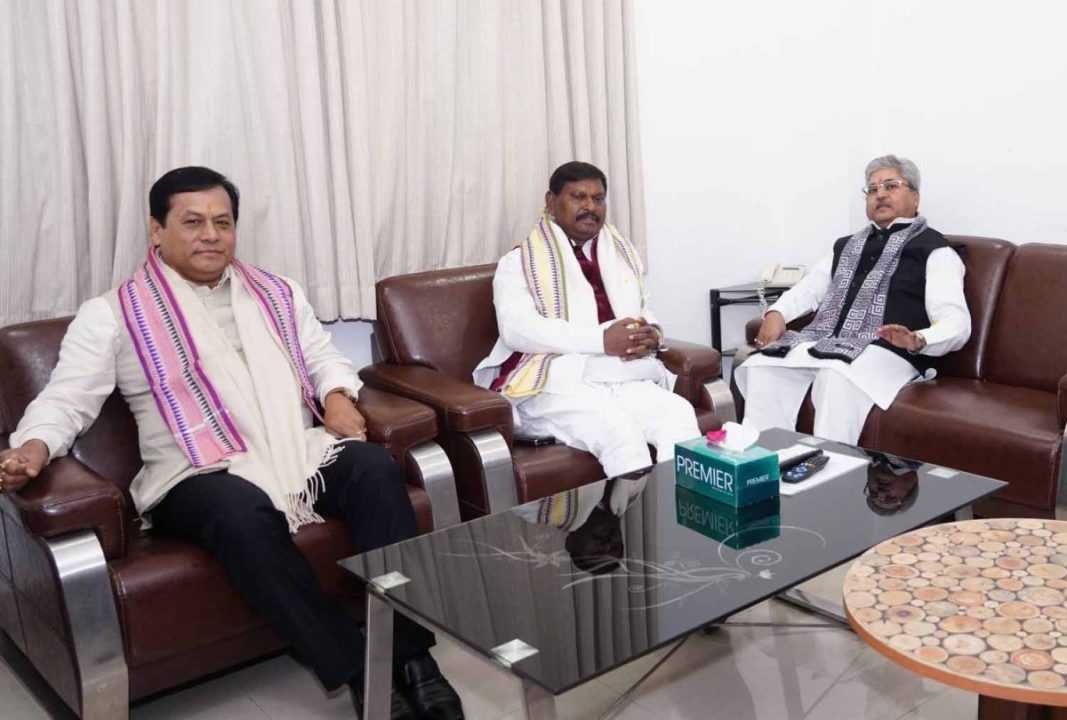 तीनों पर्यवेक्षको की मौजूदगी में बीजेपी विधायक दल की बैठक शुरू