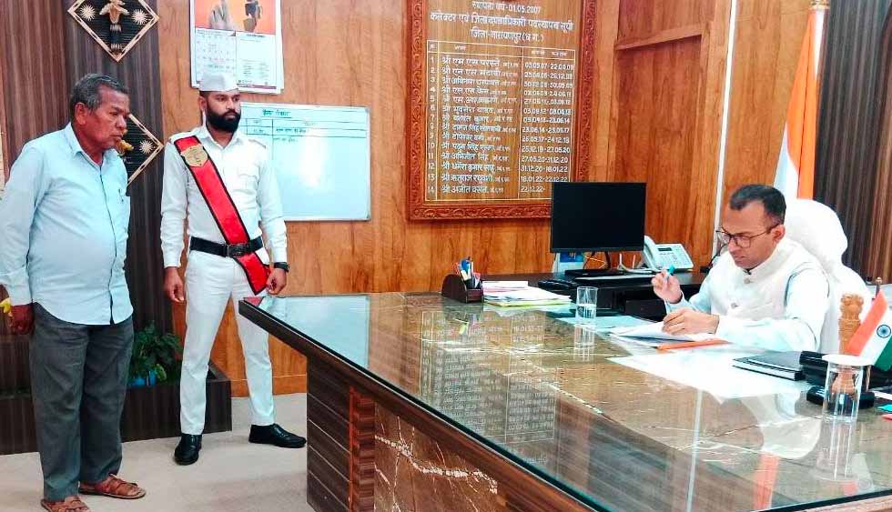 कलेक्टर ने जनदर्शन में सुनी आम जनता की समस्याएं