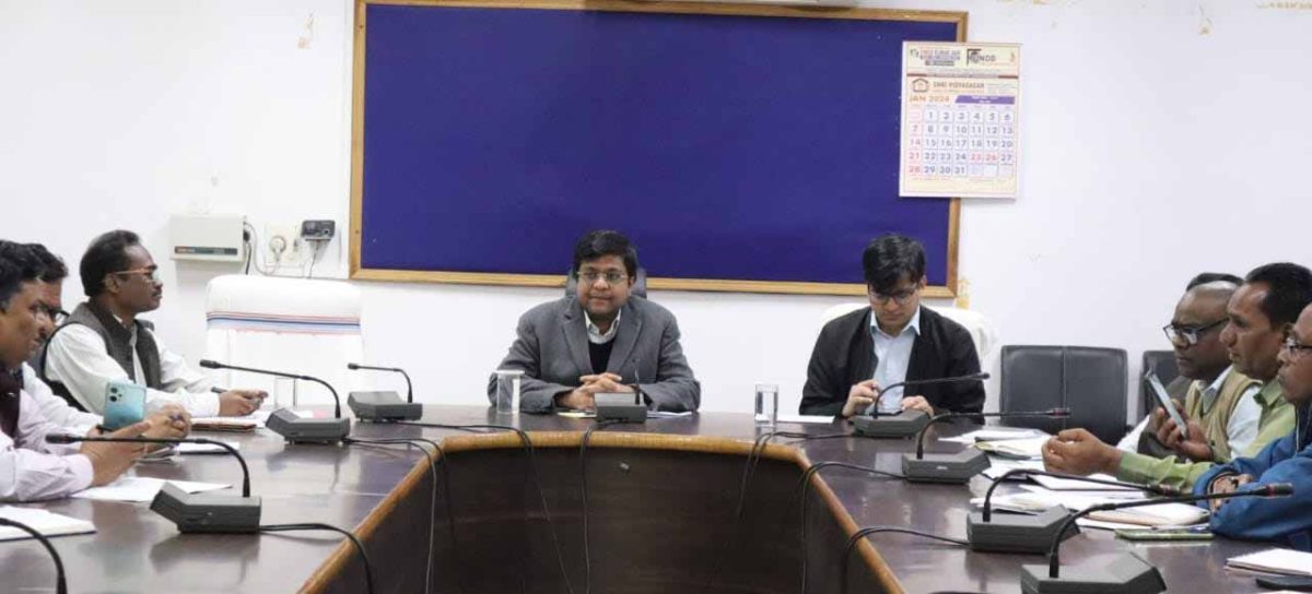 शेष बचे हुए किसानों का शत-प्रतिशत किसान क्रेडिट कार्ड बनाएं: कलेक्टर