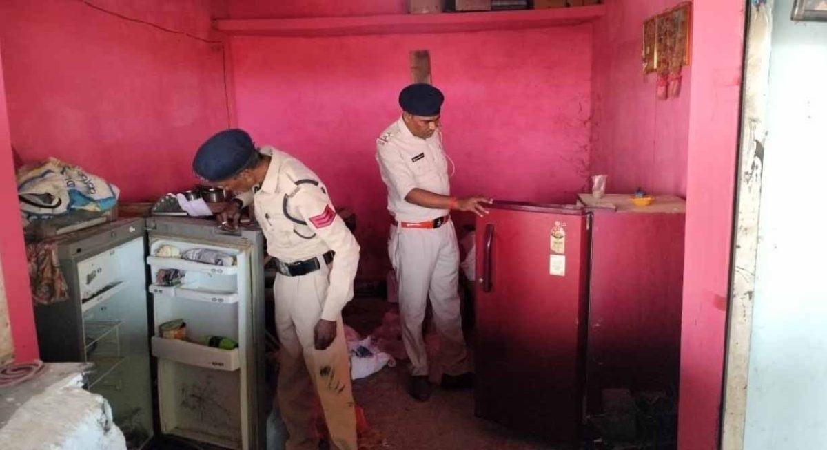 Police Raid : होटल और ढाबों में फ्रिजों की चेकिंग