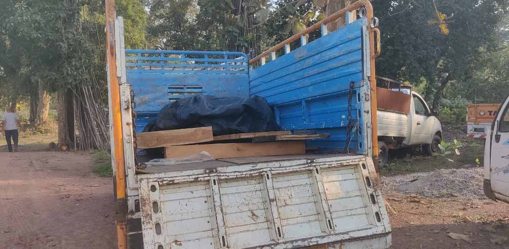 सागौन की तस्करी, लाखों की लकड़ी जब्त