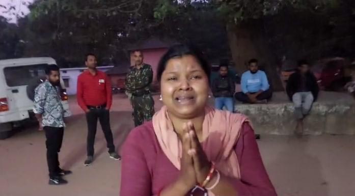 महिला ने पुलिस पर लगाया प्रताड़ित करने का आरोप, देखें वीडियो