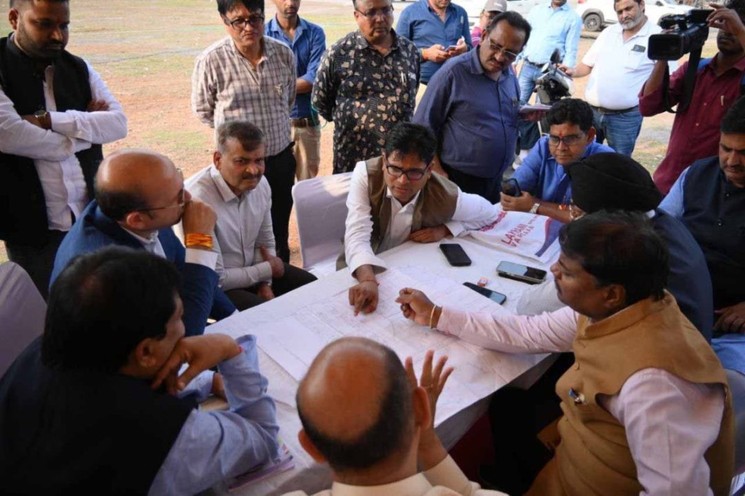 MLA ओपी चौधरी ने साइंस कॉलेज मैदान में शपथ ग्रहण समारोह की तैयारियों का लिया जायज़ा